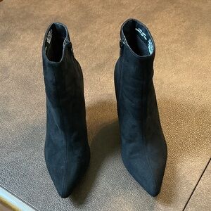 Carlos by Carlos Santana Black Ultrasuede Ankle Booties Women's Size 6.5